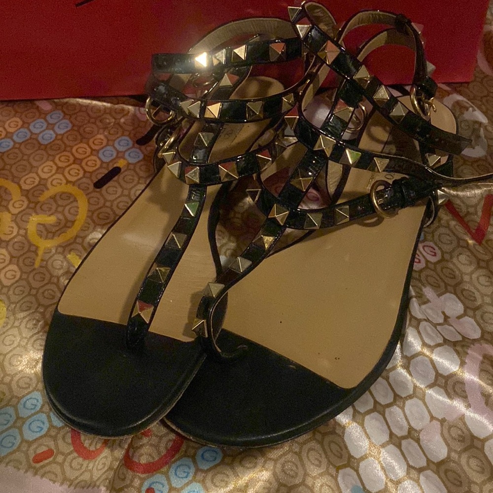 Valentino Rockstud Flat Thong Sandal. Black. Size 36/6(US). Box & Dustbag Incl